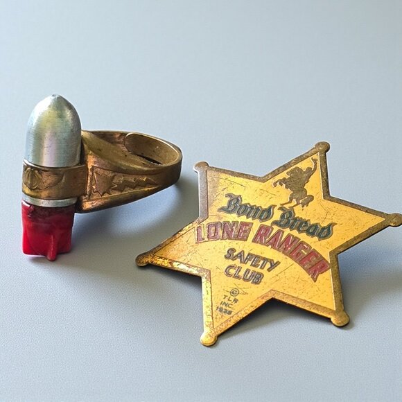 Vintage 1940s Lone Ranger Atomic Bomb Ring 1938 Bond Bread Safety Club Badge Kix - Picture 1 of 16